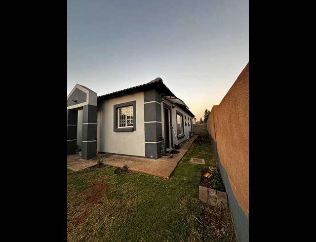 3 BEDROOM HOUSE FOR SALE IN NKWE COUNTRY ESTATE